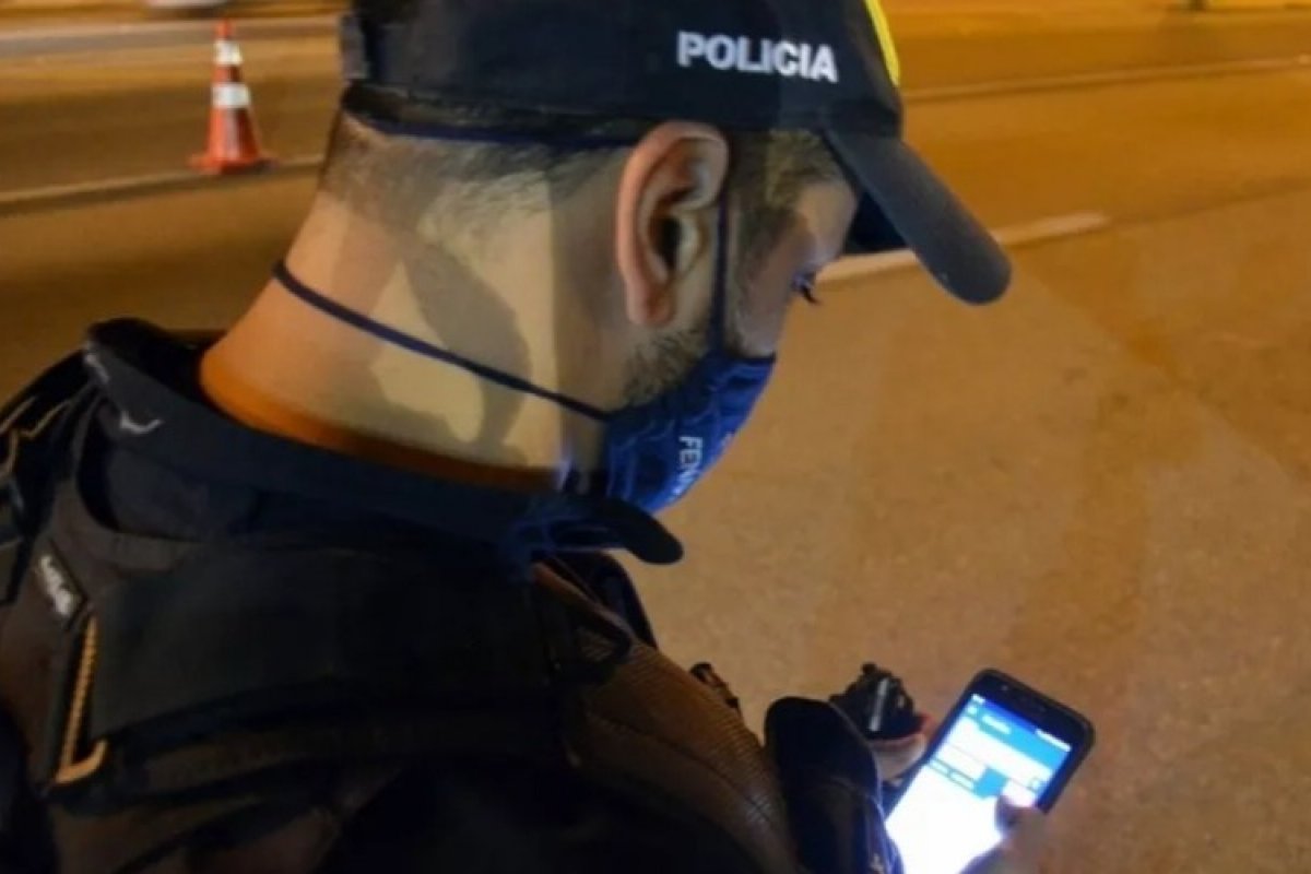 Homem é preso após pilotar moto com CNH falsa na RMS