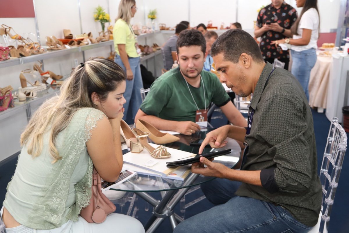 Salvador recebe a maior feira regional de calçados do Brasil em julho!