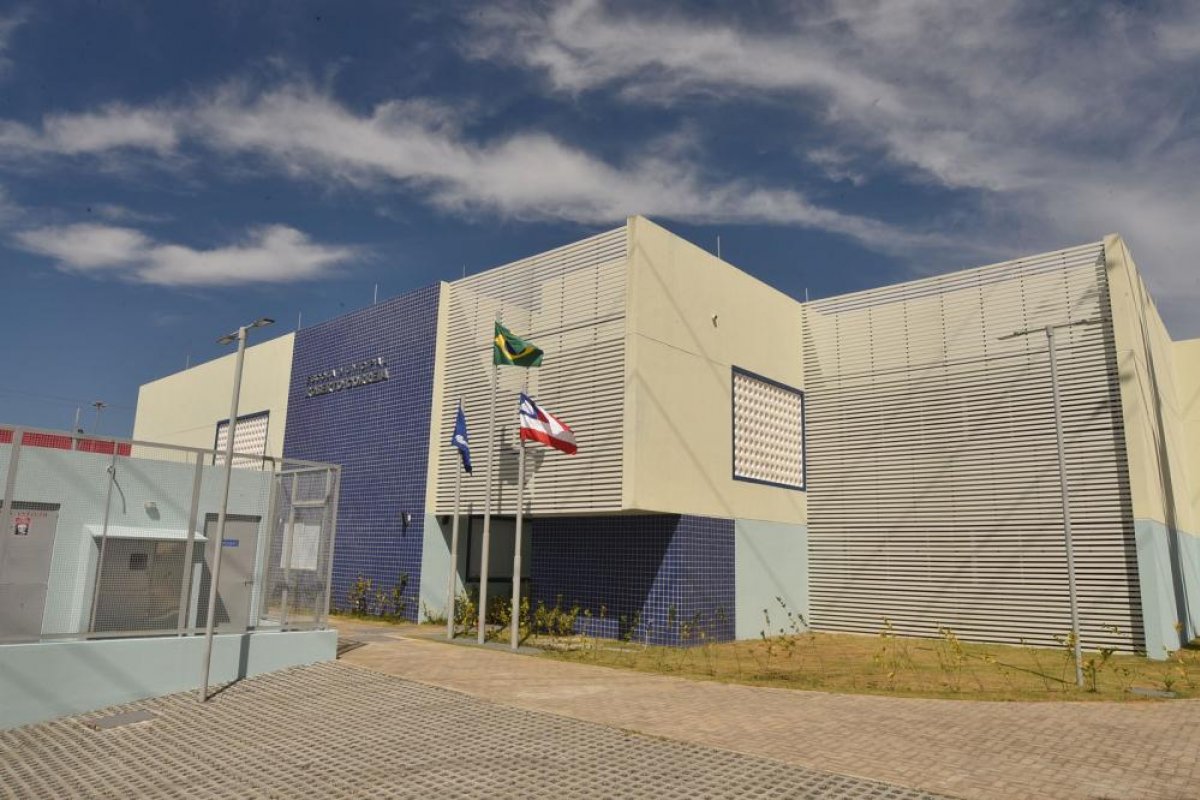 Instituições de ensino de Salvador deverão adaptar assentos para pessoas obesas! 