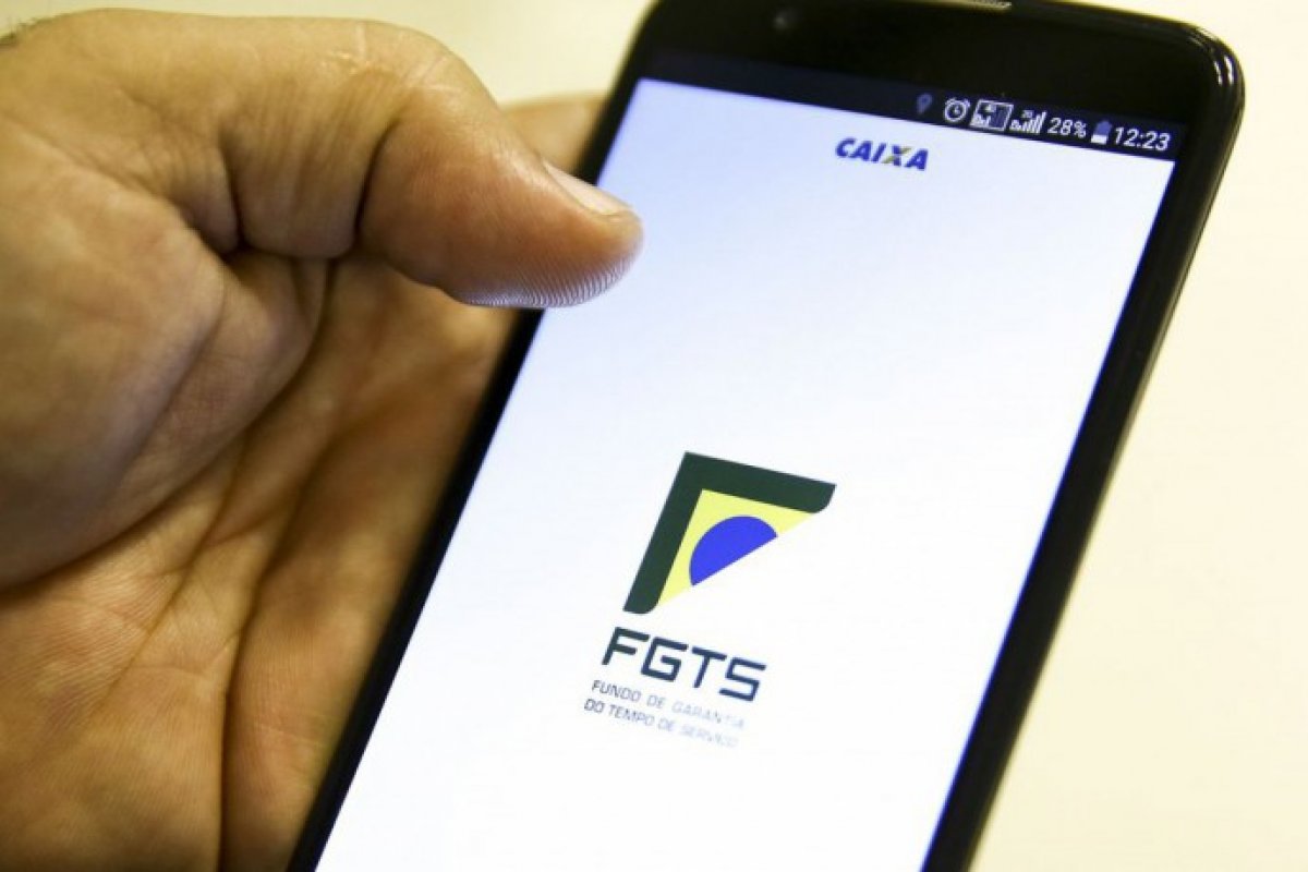 Prazo para trabalhadores investirem FGTS em ações da Eletrobras termina hoje (8)