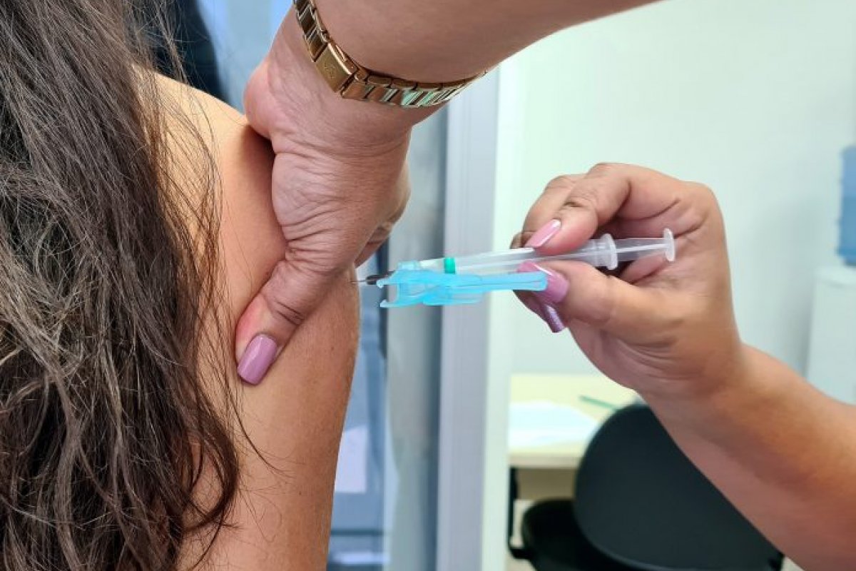 Vacinação contra Covid-19 em Salvador segue nesta quinta (9) com estratégia 'Liberou Geral'