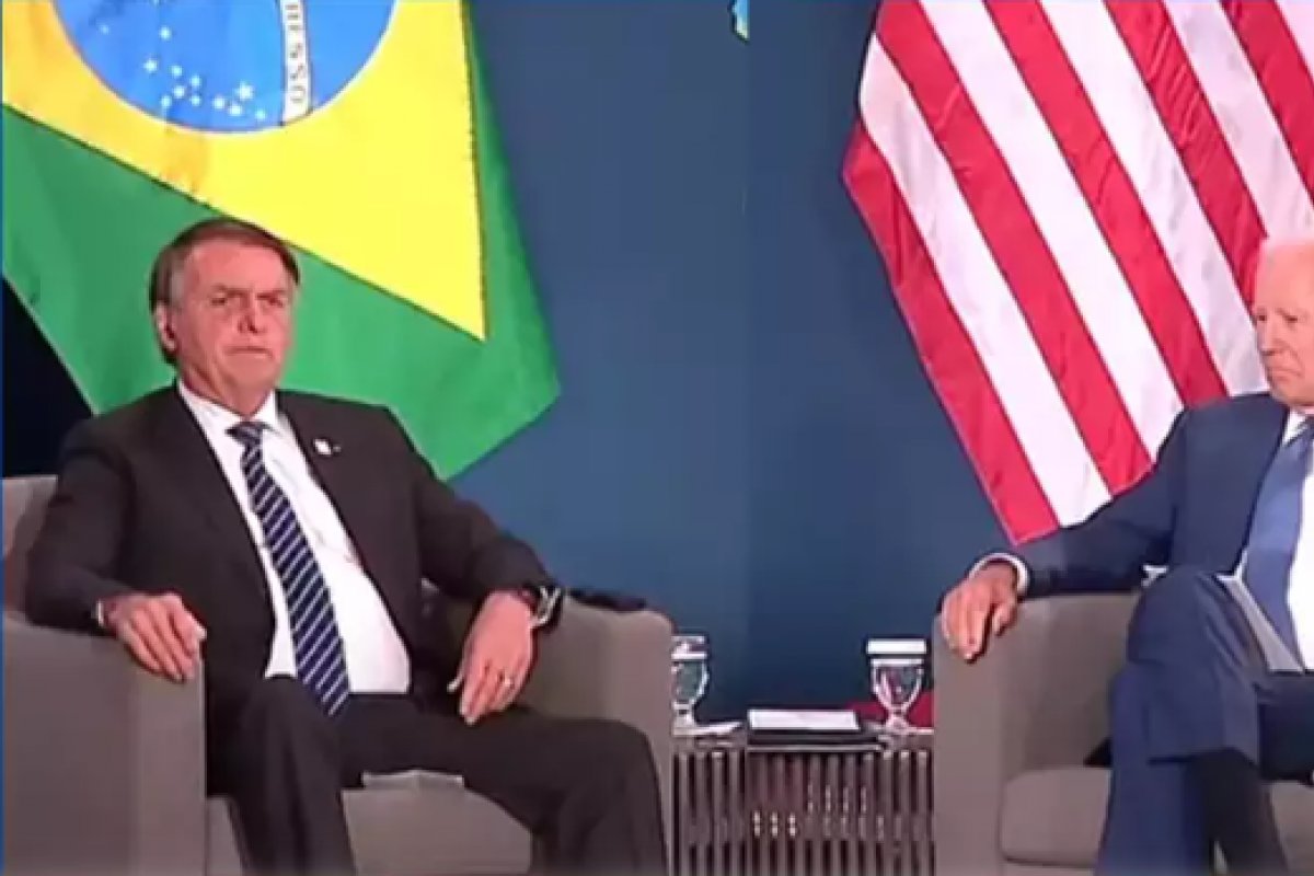 Bolsonaro diz a presidente dos EUA que deixará o governo democraticamente se não for reeleito