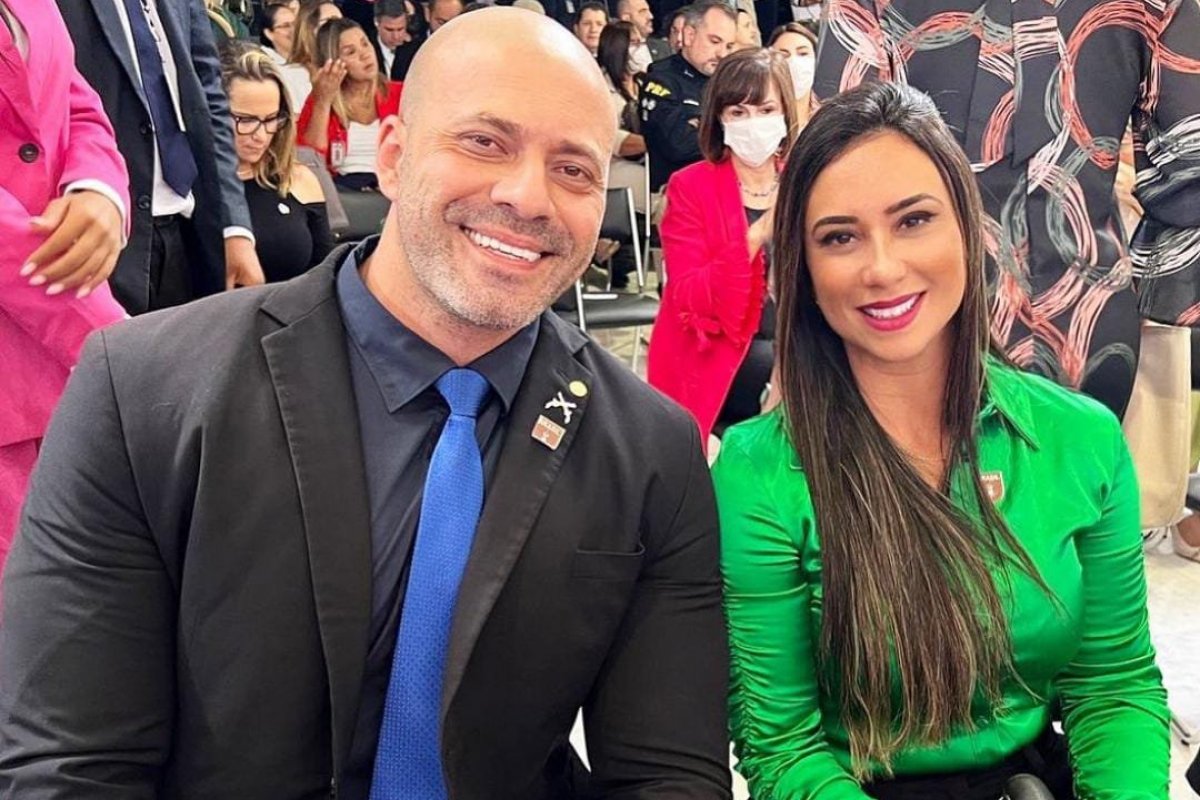 Esposa de Daniel Silveira não comparece a depoimento da PF