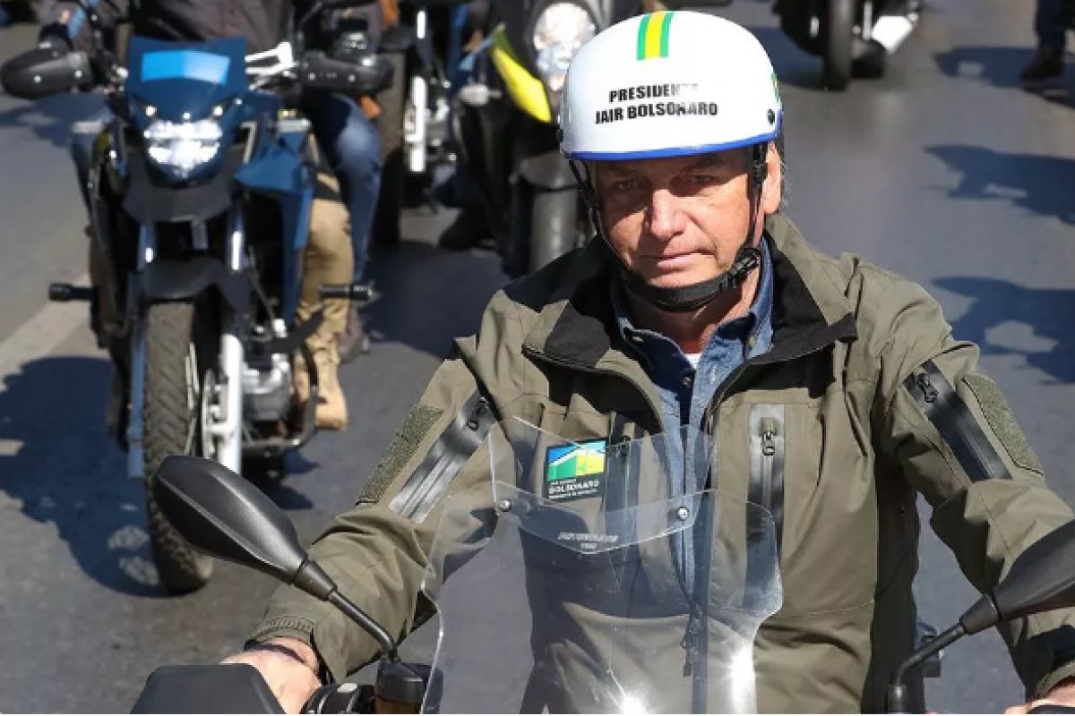 Bolsonaro participa de motociata em Orlando (EUA) neste sábado (11)