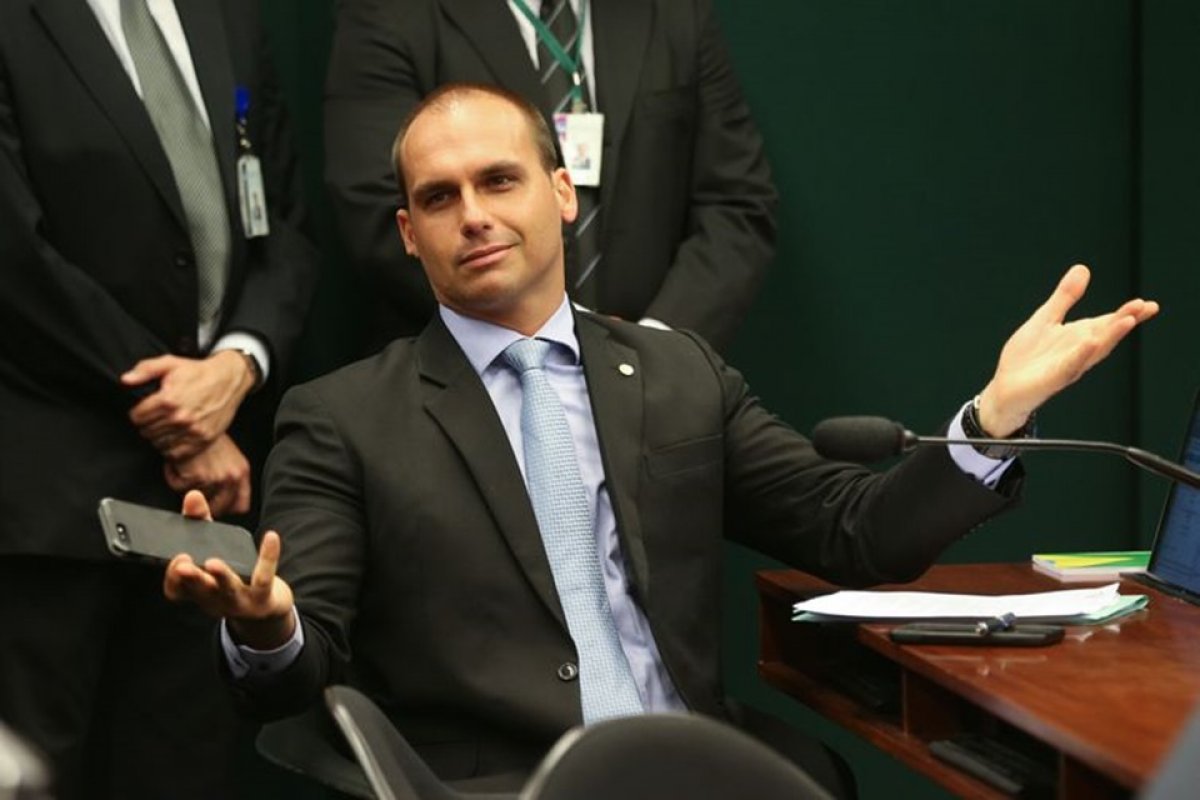 Seis partidos acionam STF contra Eduardo Bolsonaro