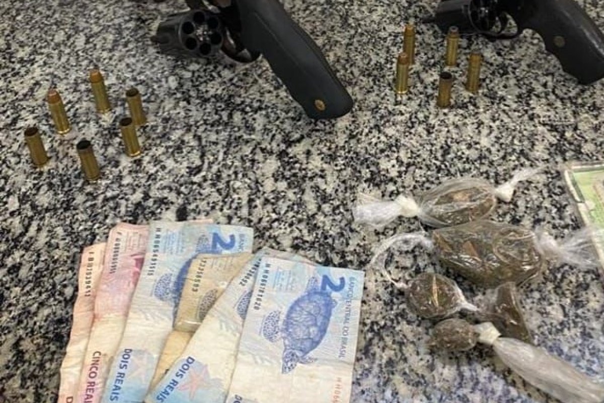 PM apreende dois revólveres e drogas no bairro de Luís Anselmo, em Salvador 