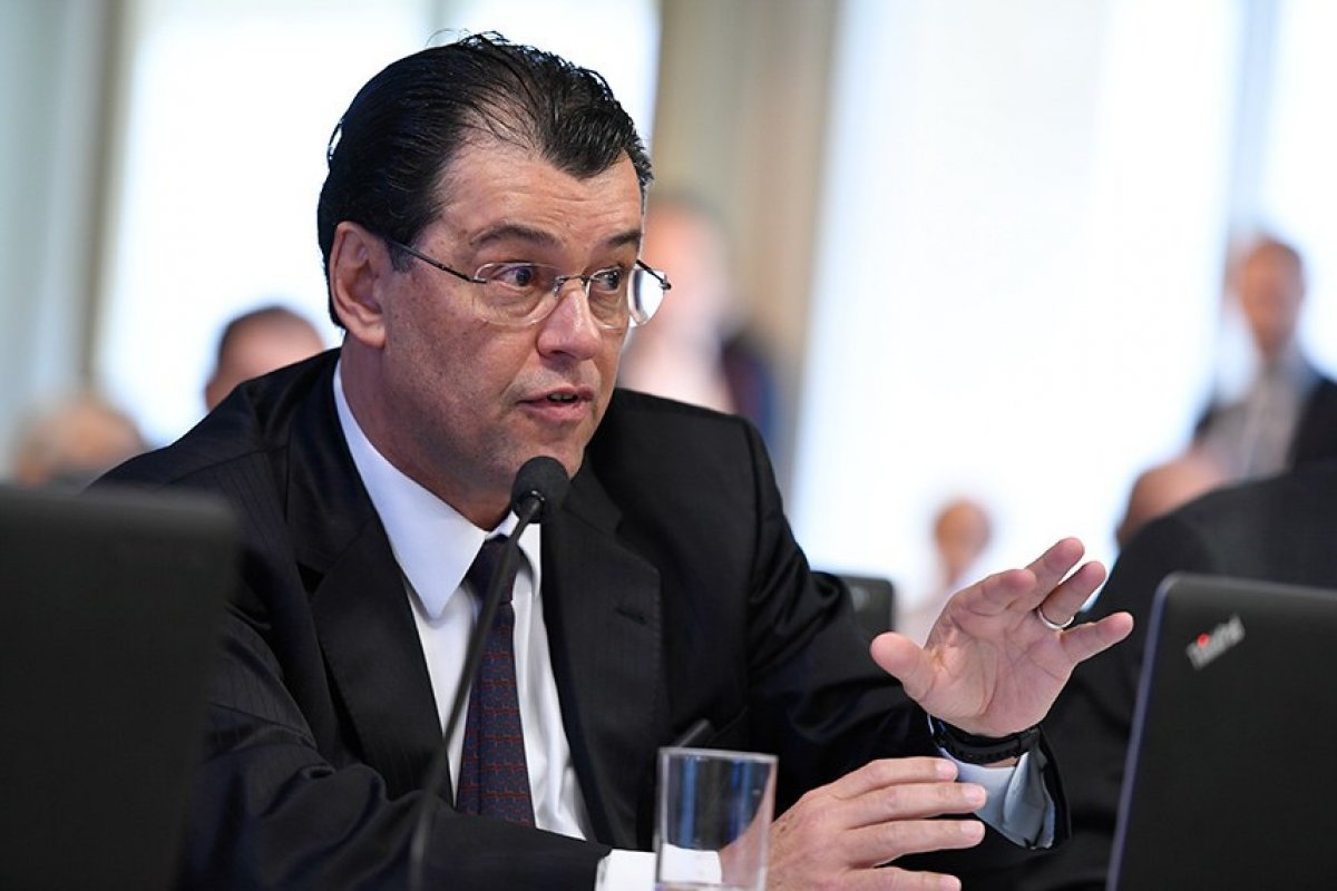 Eduardo Braga apresenta na segunda-feira regulamentação de aposentadoria por atividades perigosas