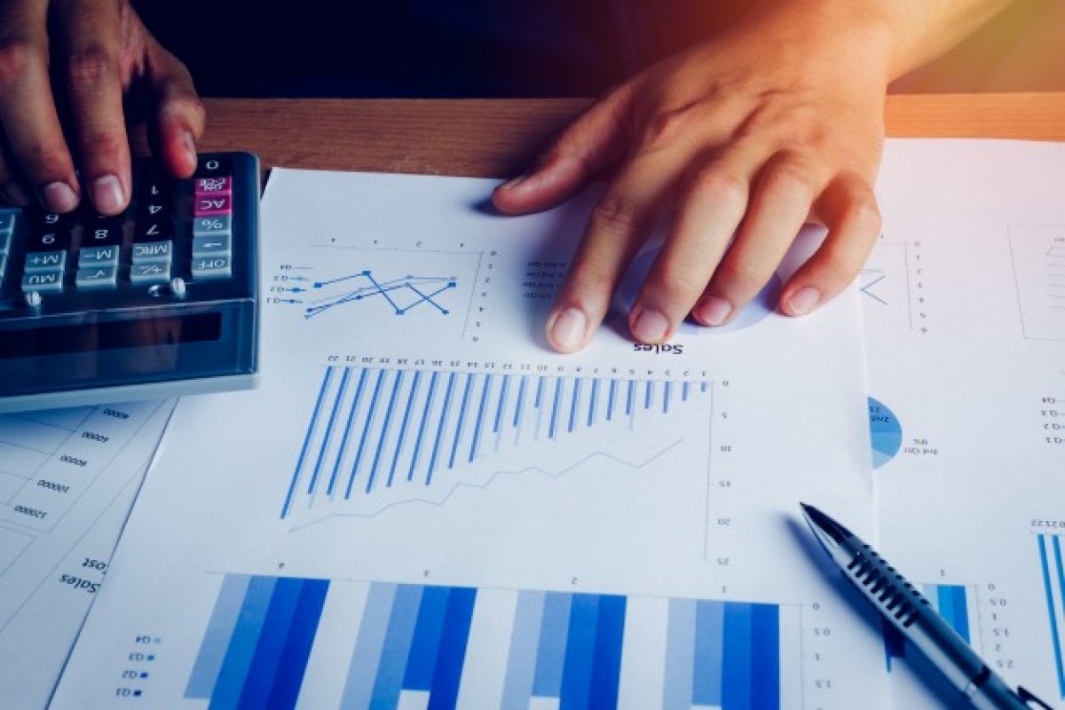 Apenas duas em cada dez pessoas que poupam dinheiro diversificam os investimentos