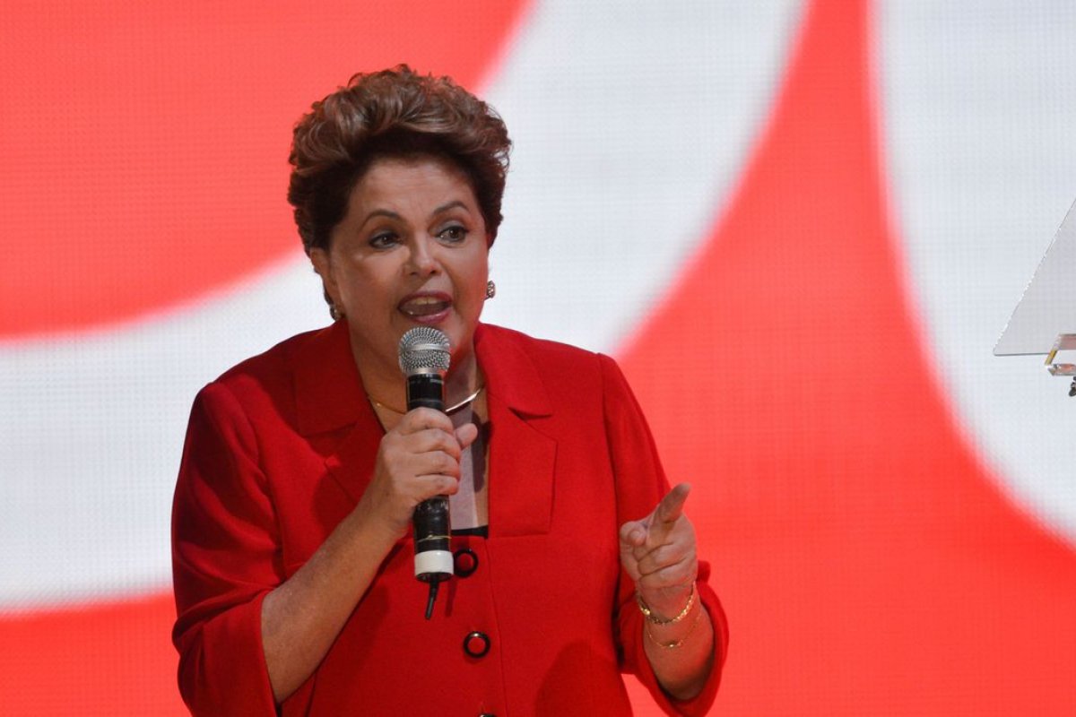 Dilma Roussef é indenizada em R$ 25 mil por danos morais 