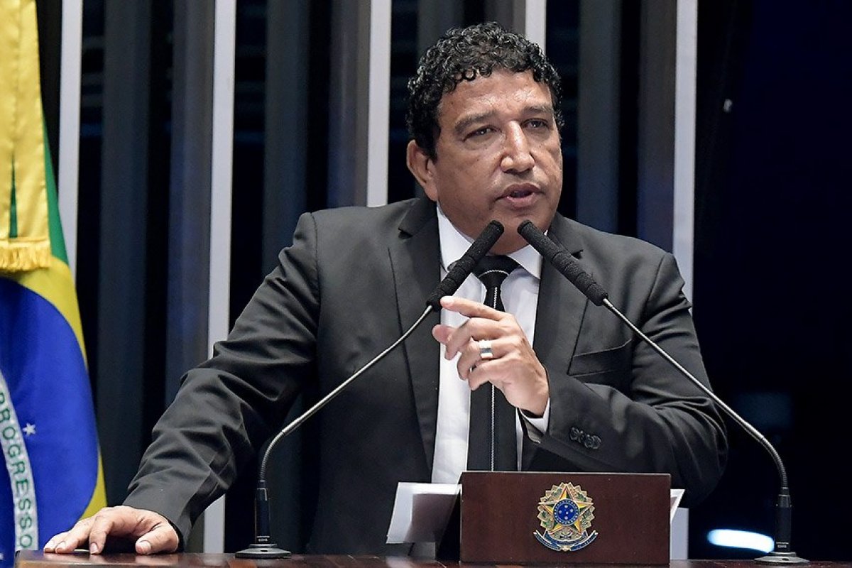 Magno Malta acusa o ministro Barroso de bater em mulheres