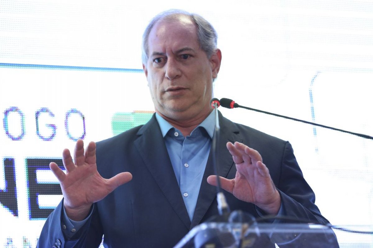Ciro Gomes acusa ex-presidente Lula de cometer "estelionato eleitoral"