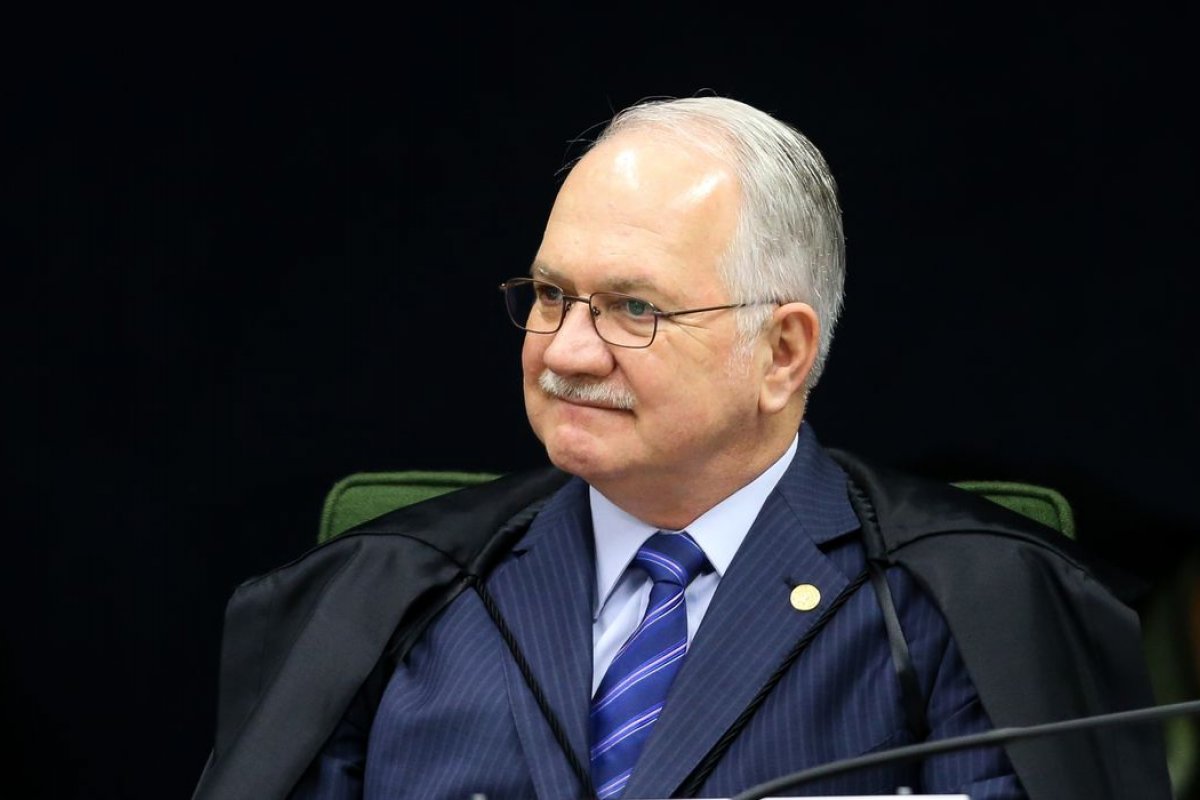 Contagem simultânea de votos é 'indevida' e demonstra 'motivação política', diz Fachin