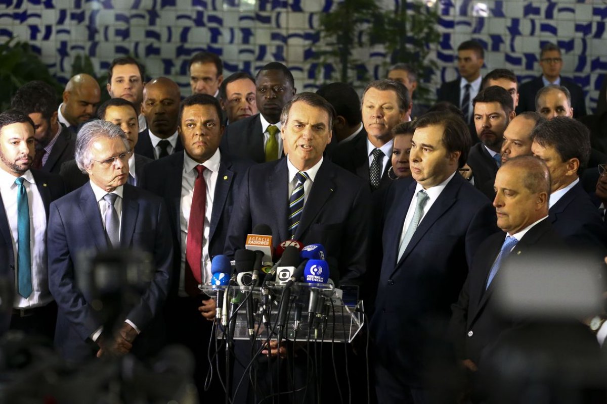 Bolsonaro apresenta proposta para alterar regras da CNH