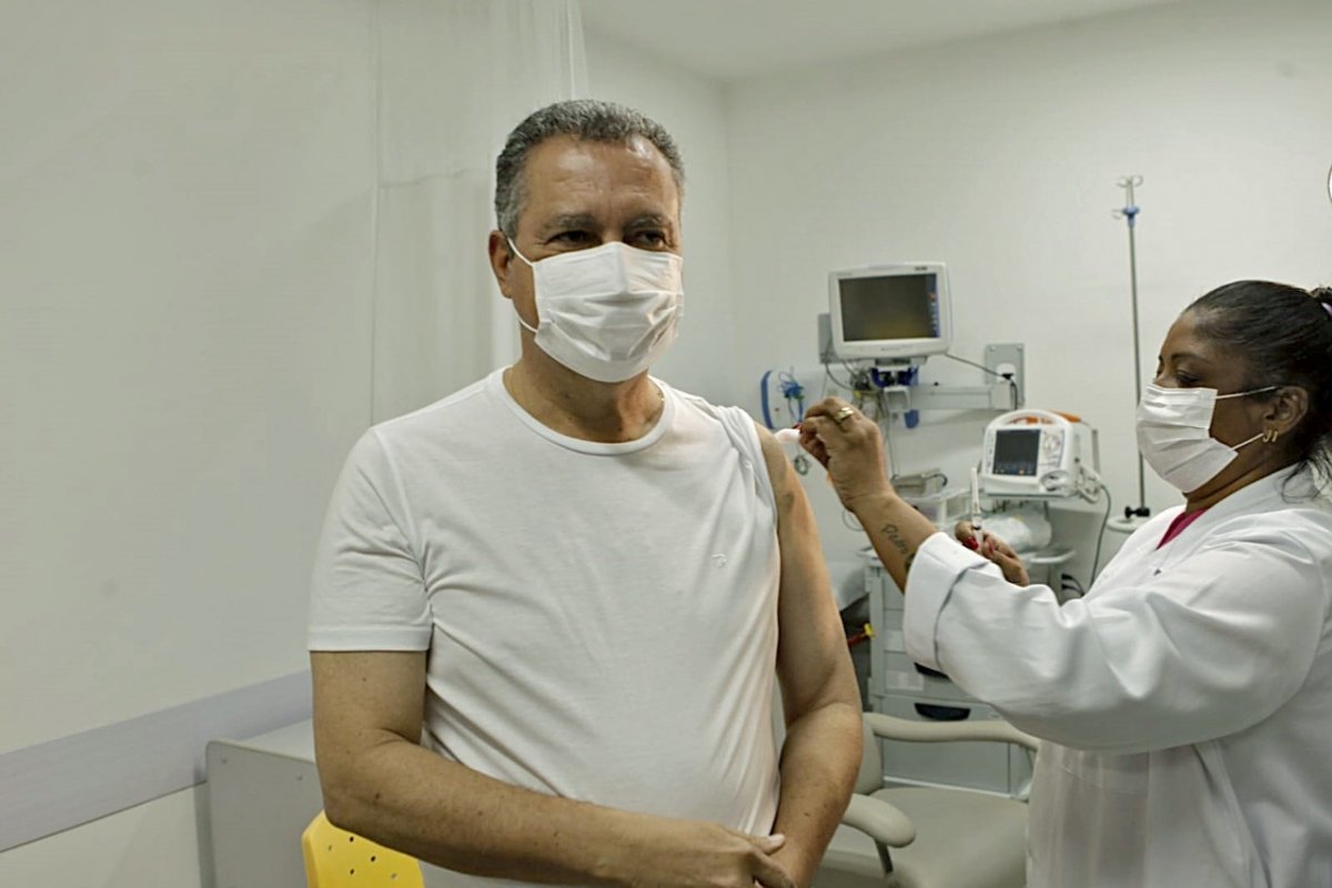 Rui recebe quarta dose da vacina contra a Covid-19