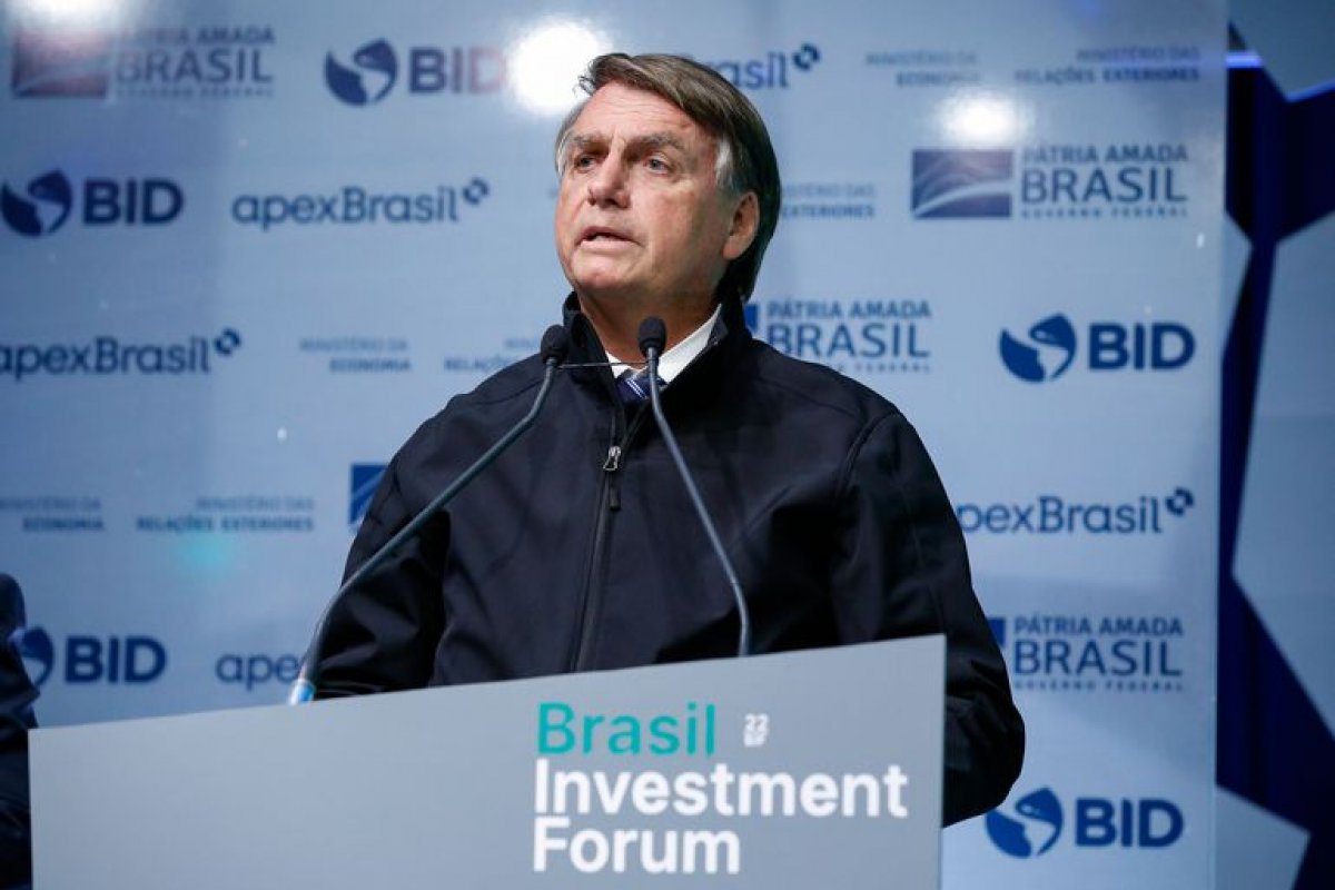 Bolsonaro diz que decisão do STF sobre ações policiais no Rio de Janeiro é "tremenda colaboração com o narcotráfico"