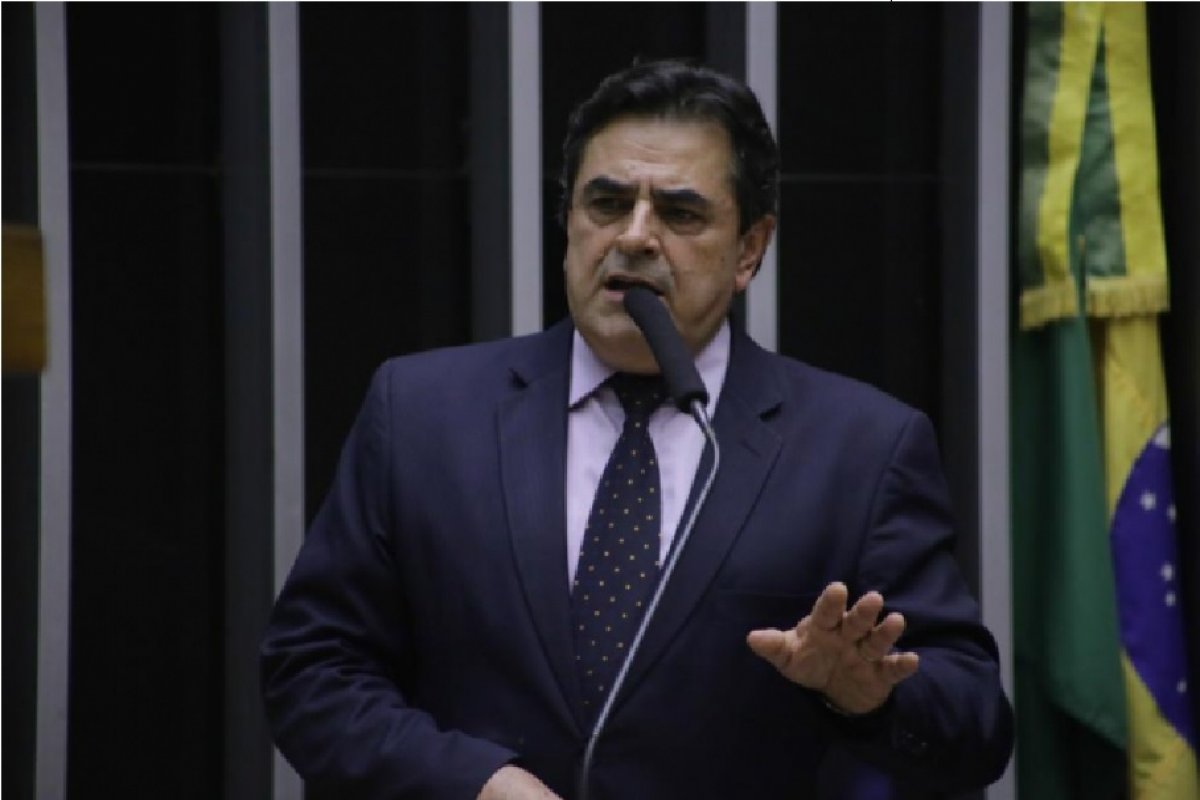 Deputado afirma que já possui 50 assinaturas para PEC que anula decisões do STF