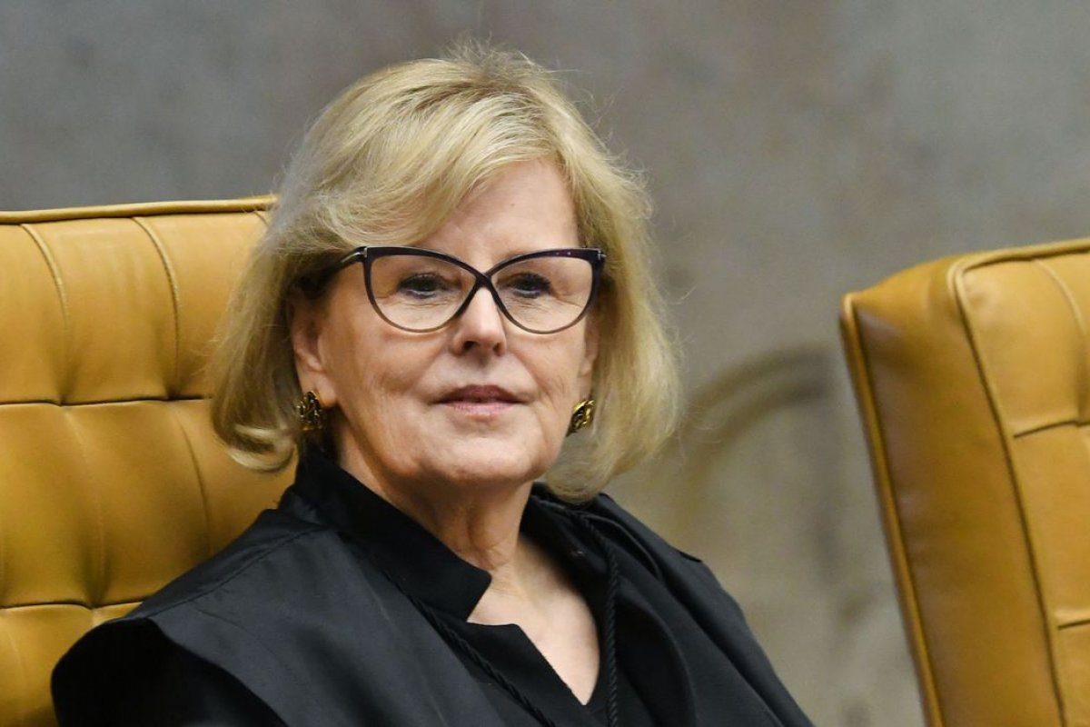 Rosa Weber pede à PGR se manifestar em ação sobre militares