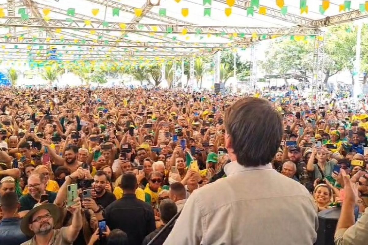 Bolsonaro participa de motociata no Rio Grandedo Norte e exalta Tereza Cristina