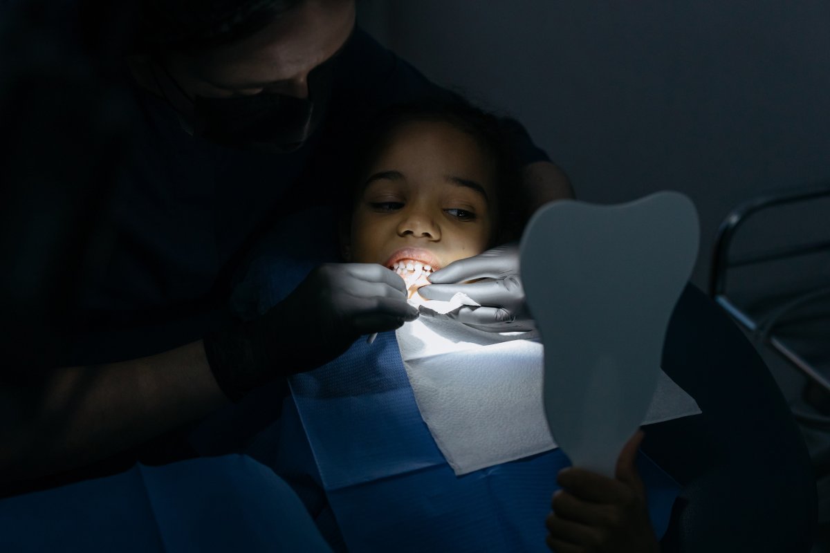 Dentista alerta para cuidados com a saúde bucal no consumo de comidas juninas