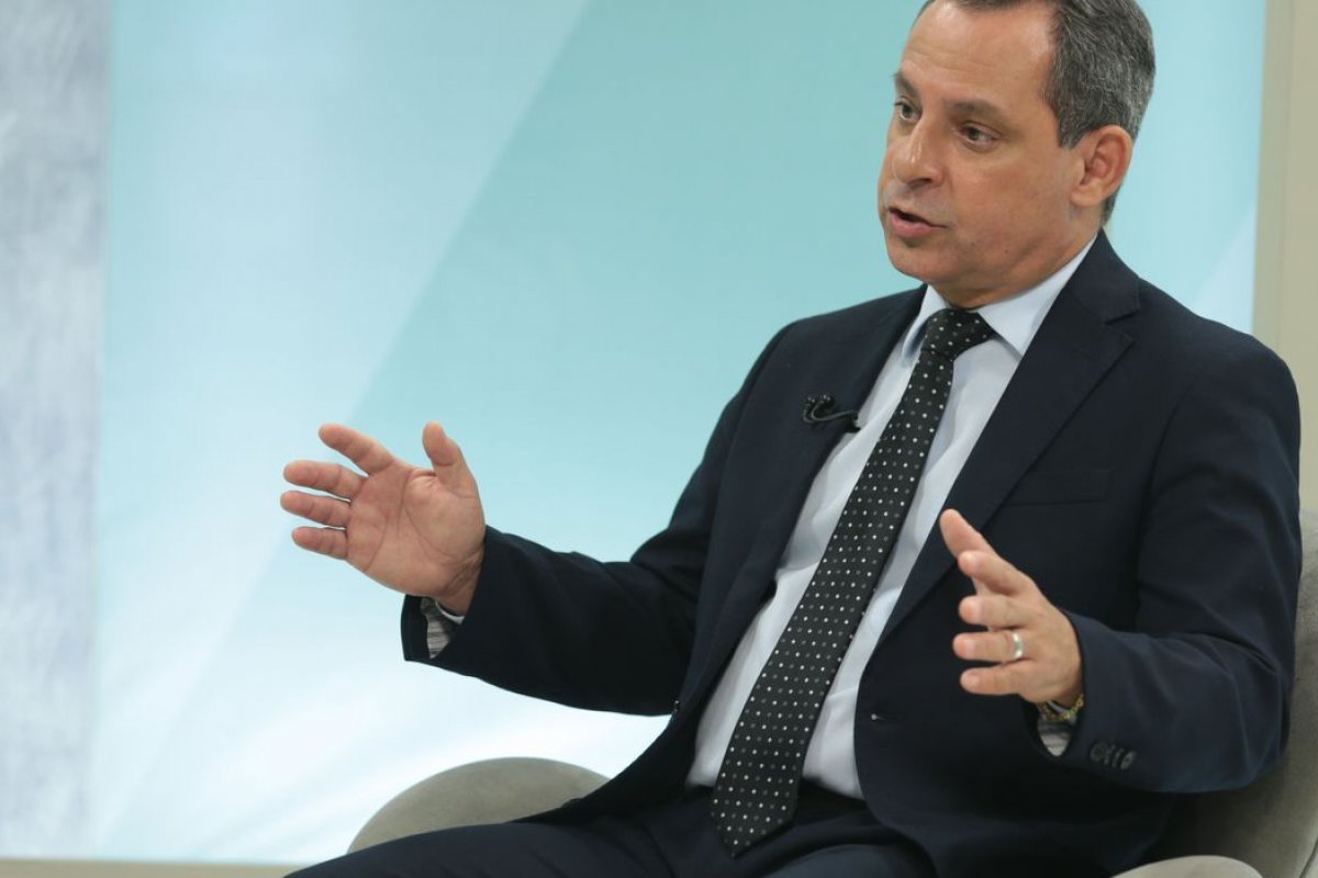 Presidente da Petrobras renuncia ao cargo