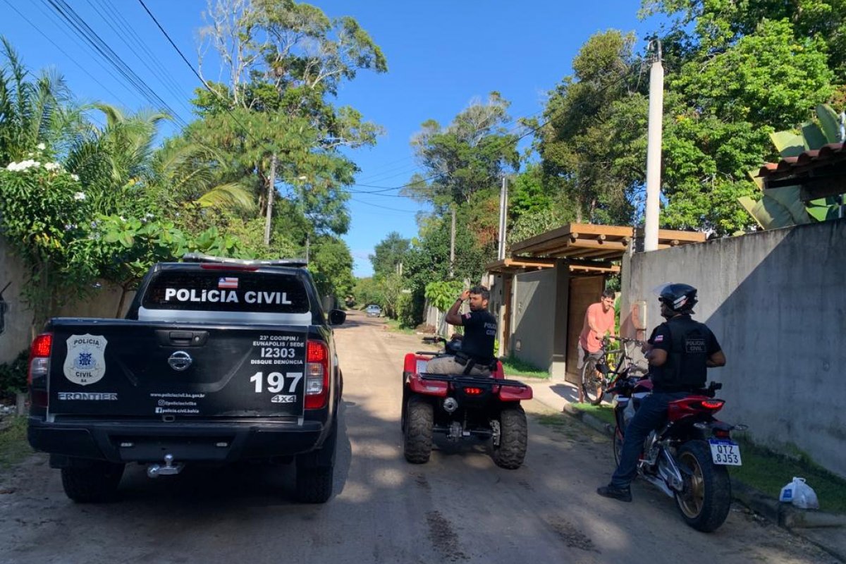 Quatro pessoas são presas por suspeita de crimes de pirataria virtual em cidades baianas 