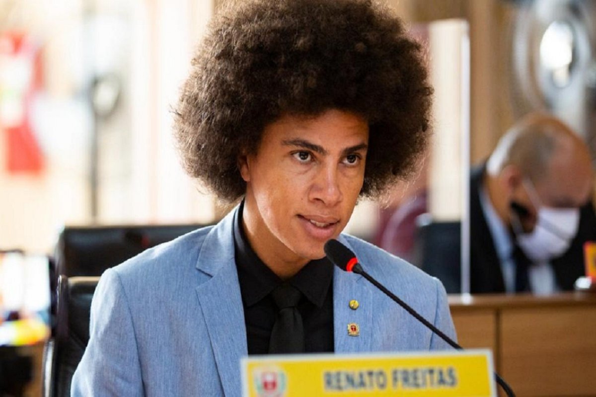 Plenário da Câmara de Curitiba decide cassar mandato de Renato Freitas  