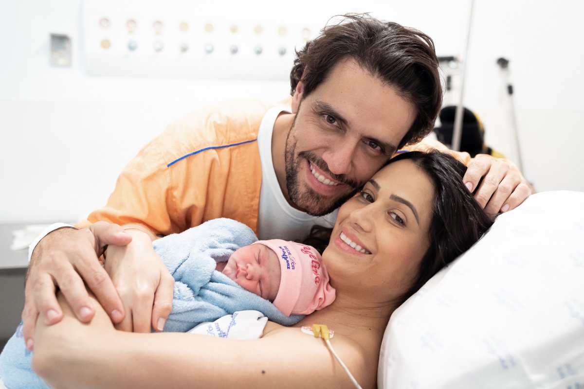 Nasce Angelina, filha do cantor Thiago Arancam e da empresária Aline Frare! 