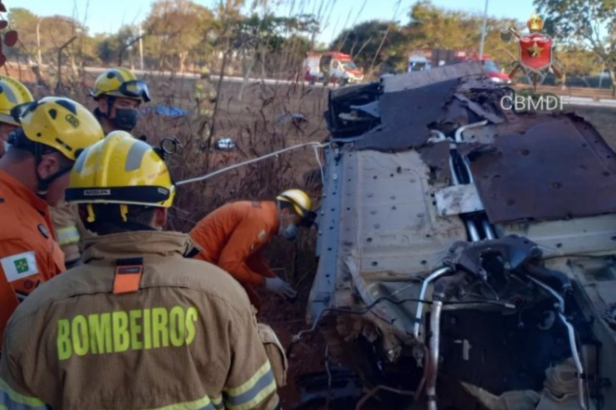 Acidente de carro deixa um morto e dois feridos em Brasília 