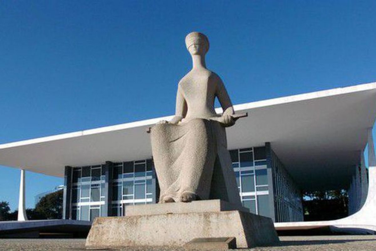 Após mudanças no foro, ações no STF contra políticos encolheram 80%