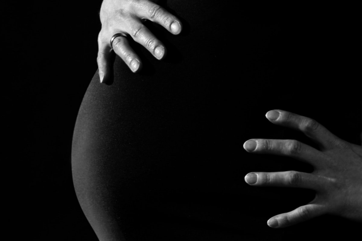 Autoridades podem usar dados de celulares para punir quem fizer aborto nos EUA