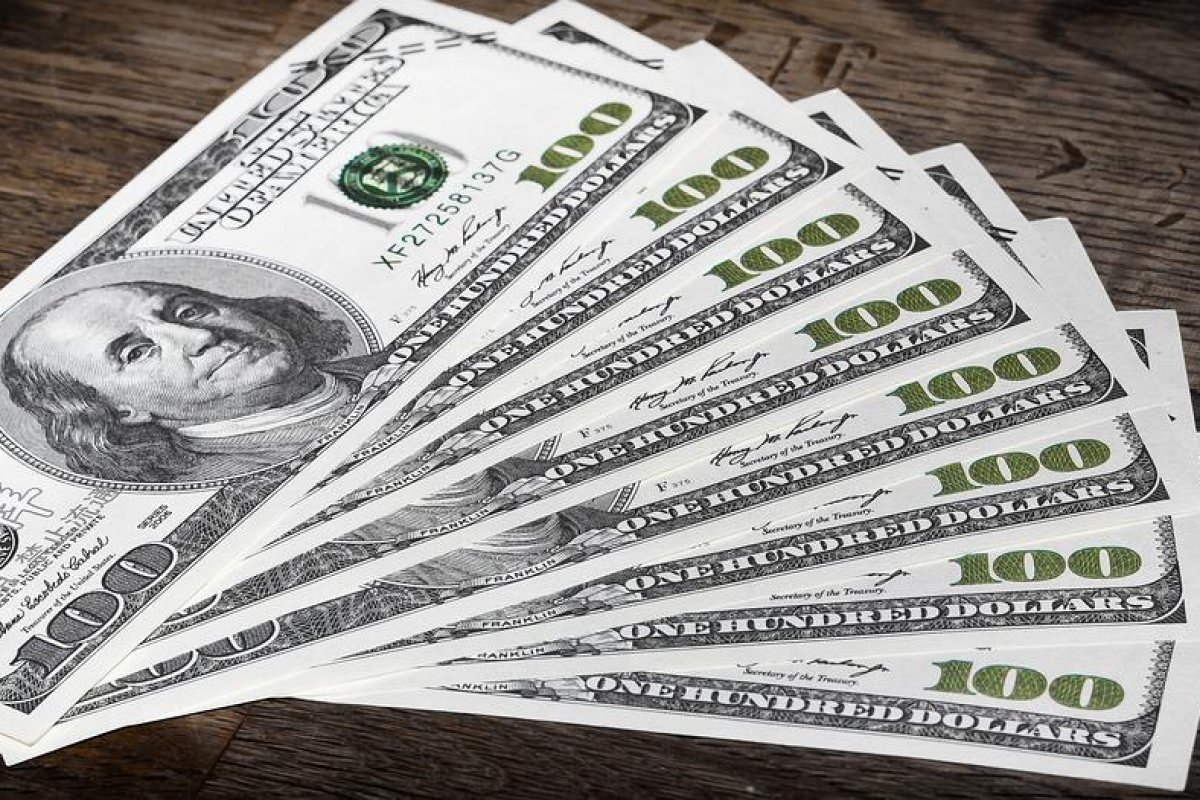 Ibovespa avança mais de 1% e dólar opera com volatilidade nesta segunda-feira (27)