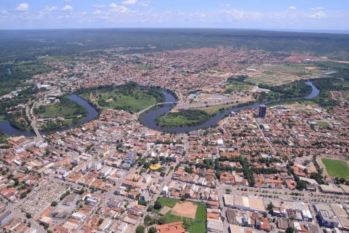 Barreiras: MP recomenda suspensão de concorrência pública para empresa de coleta de lixo devido a irregularidades
