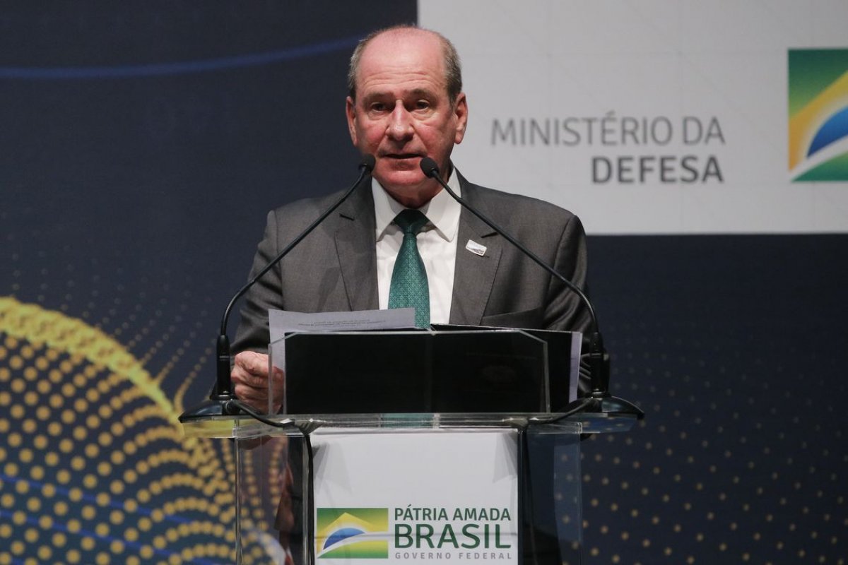 Ministro da Defesa visita região de Abrolhos neste domingo (3)