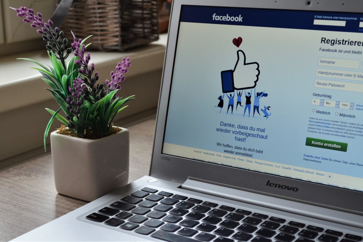 Meta faturou mais de R$ 30 milhões com contas falsas no Facebook