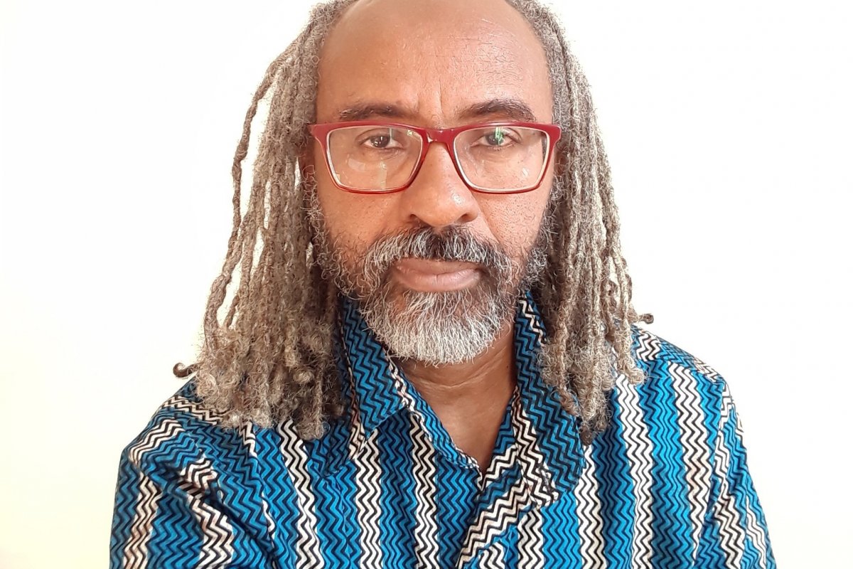 Lande Onawale lança em Salvador o livro “Pretices e Milongas”