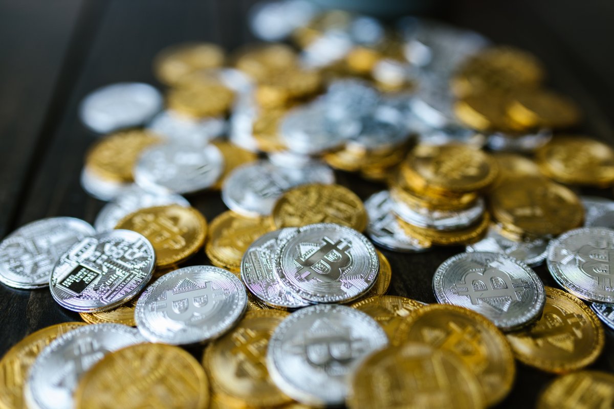 EUA acusam dois brasileiros de fraude de US$ 100 milhões com criptomoedas