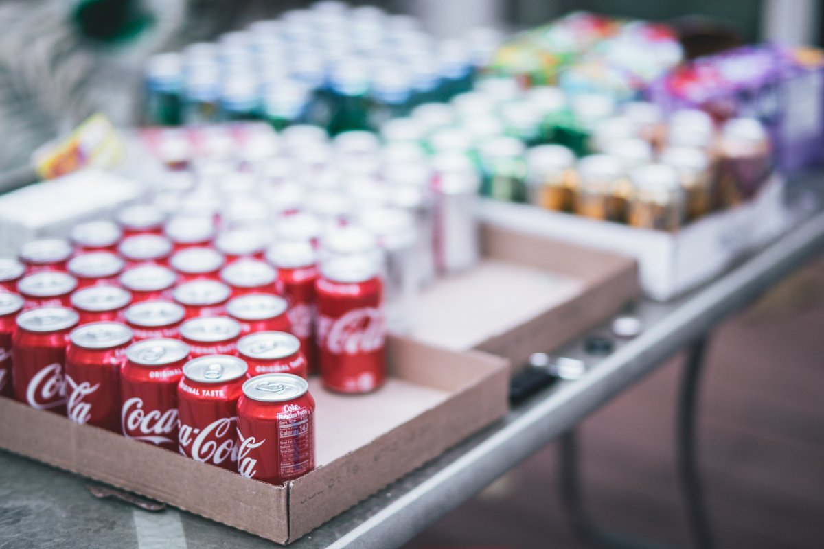 Indústrias de refrigerantes têm produção paralisada por falta de CO²