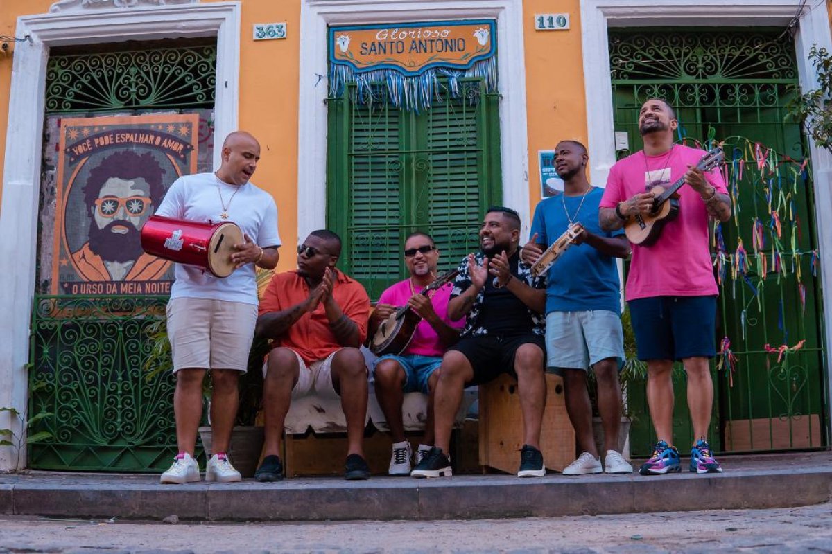 Com a presença de Comprade Washignton e Filipe Escandurras, Grupo Clareou lança clipe gravado em Salvador!
