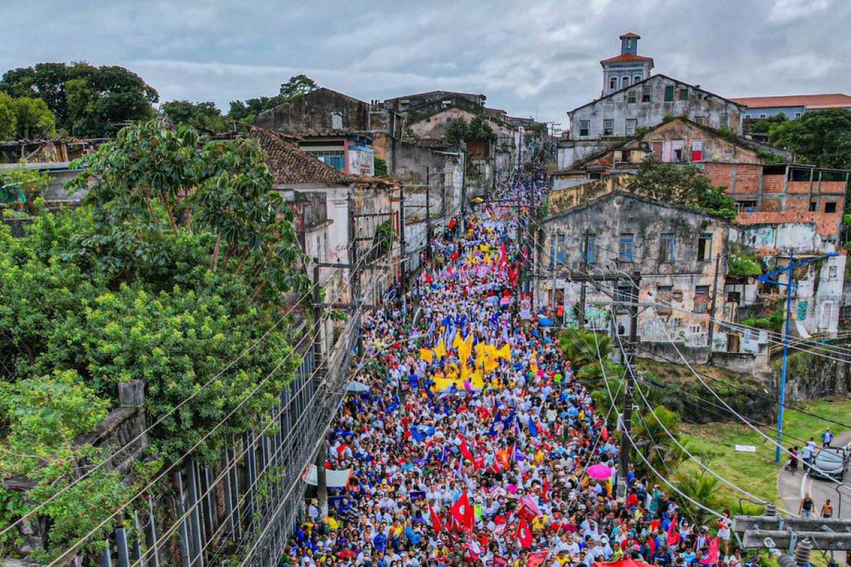 Internautas questionam suposta montagem em foto de apoiadores de Lula na Bahia