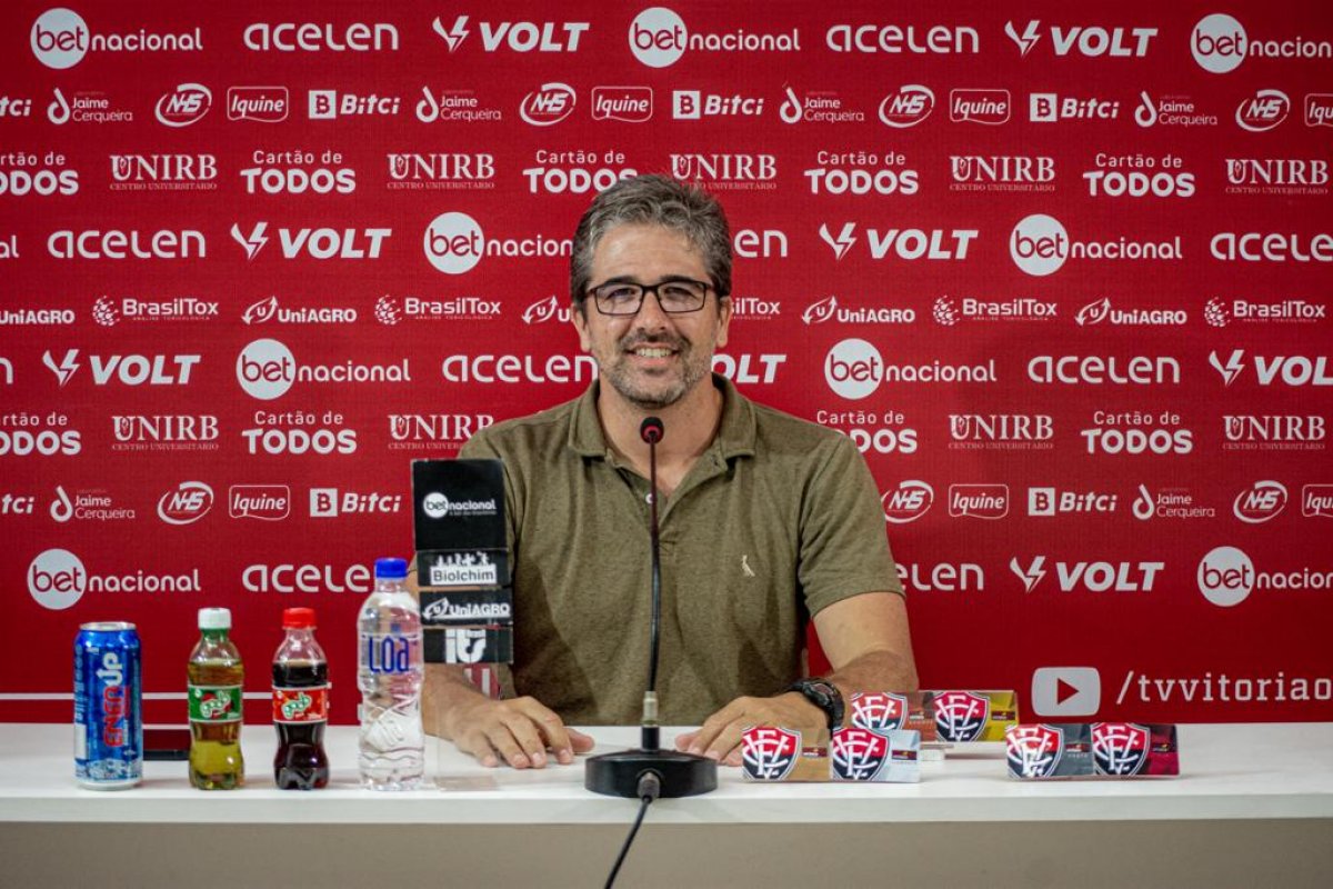 Rodrigo Pastana confirma saída do Vitória 