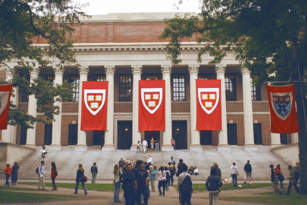 Universidade Harvard abre inscrições para bolsas de até R$ 390 mil 