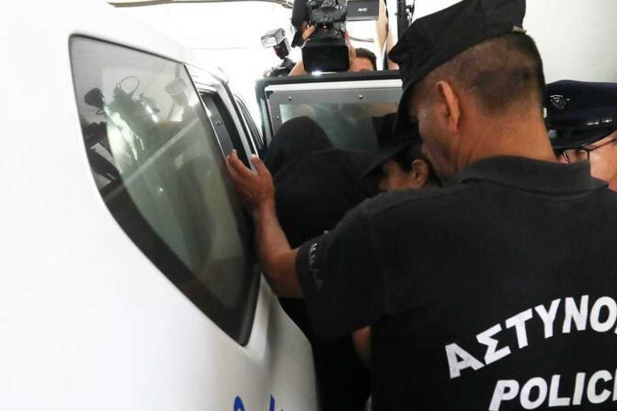 41 imigrantes são retirados de um caminhão frigorífico na Grécia