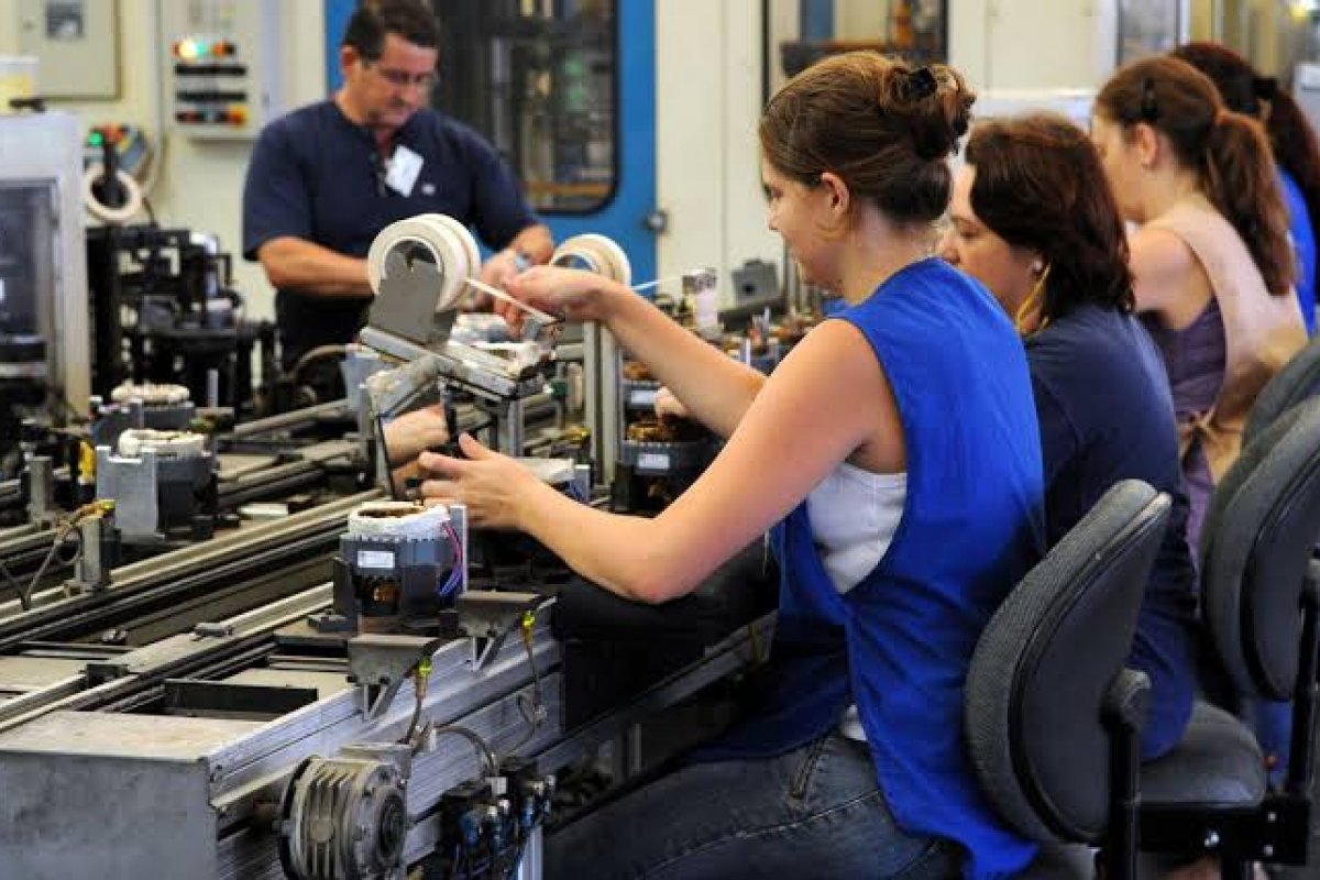 Produção industrial cresce 0,3% em maio, aponta IBGE