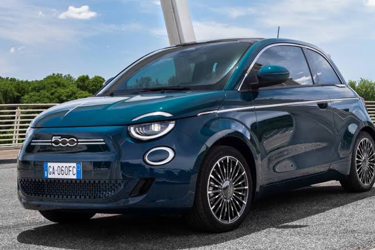 Fiat 500 completa 65 anos de história: curiosidades e detalhes do compacto 
