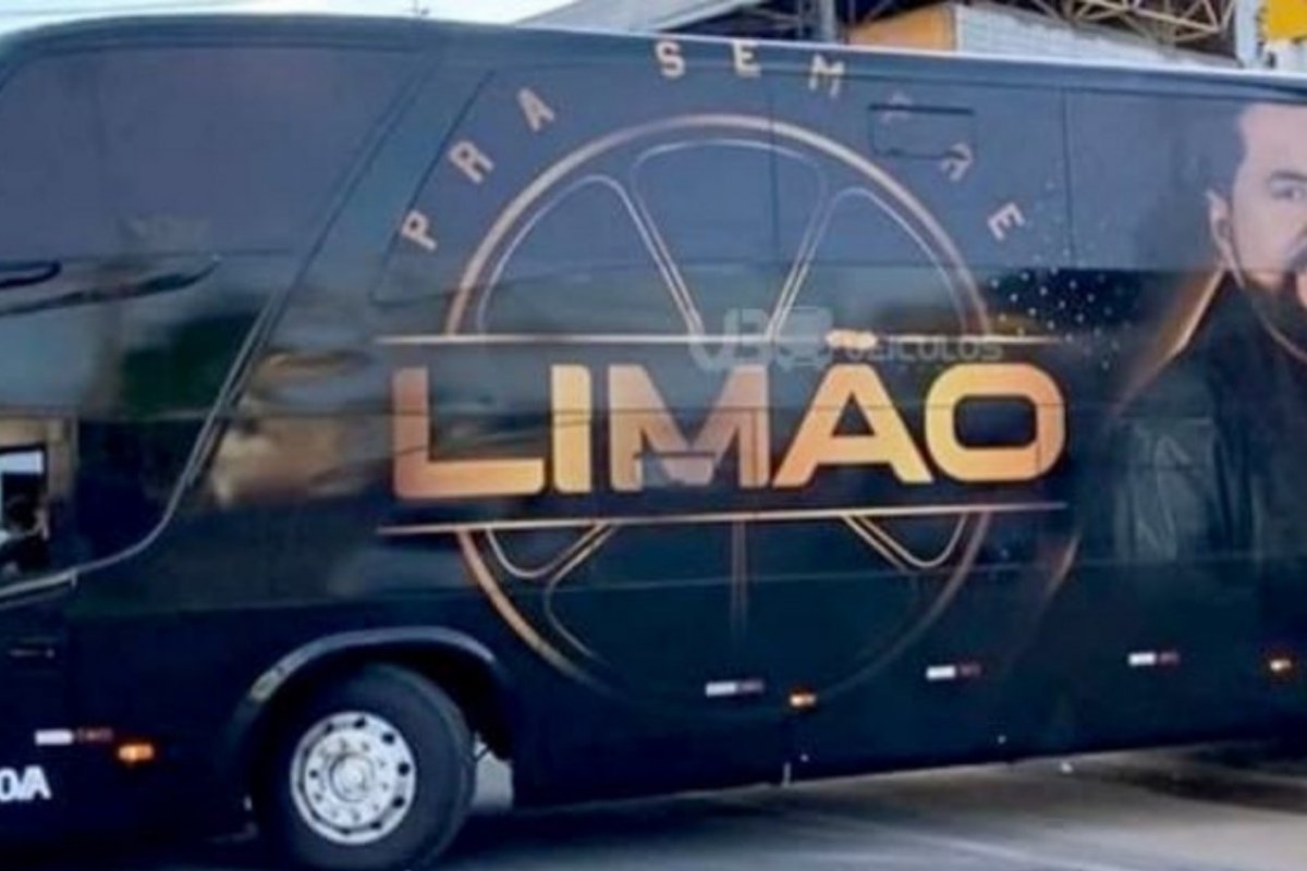 Ônibus da banda Limão com Mel se envolve em acidente no interior da Bahia 