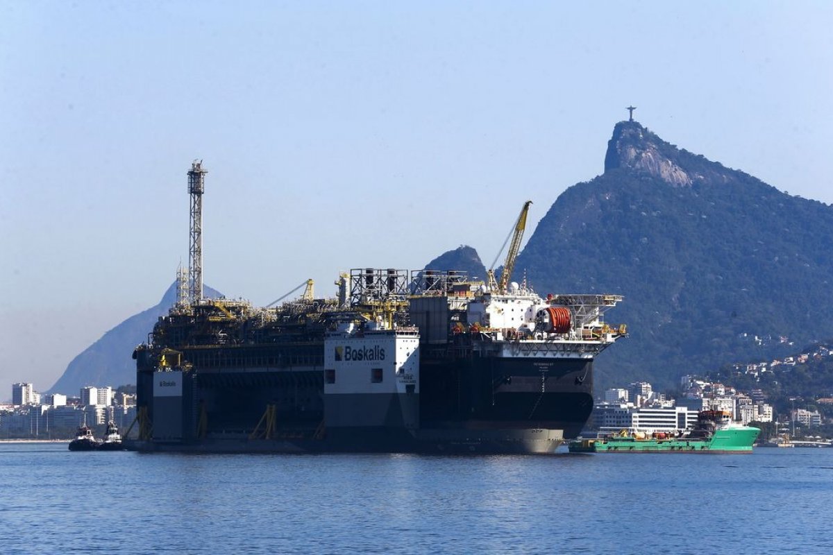 Temores sobre recessão derrubam preço do petróleo em julho