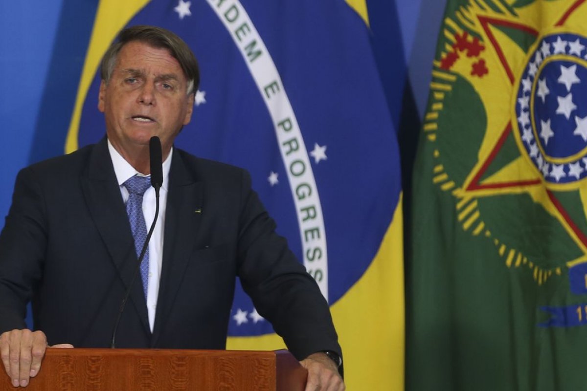 "Se não sou eu, esse Brasil já estava no buraco", afirma Bolsonaro