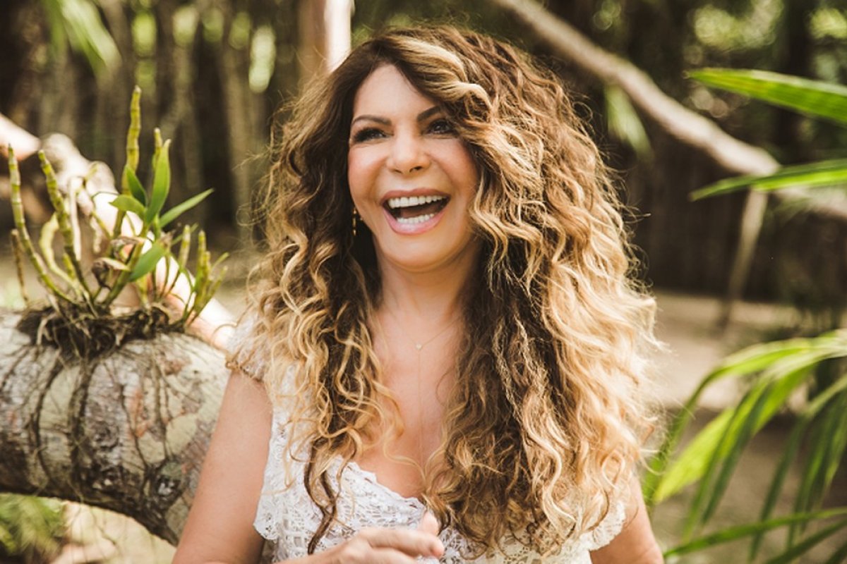 Elba Ramalho é homenageada em show na capital baiana