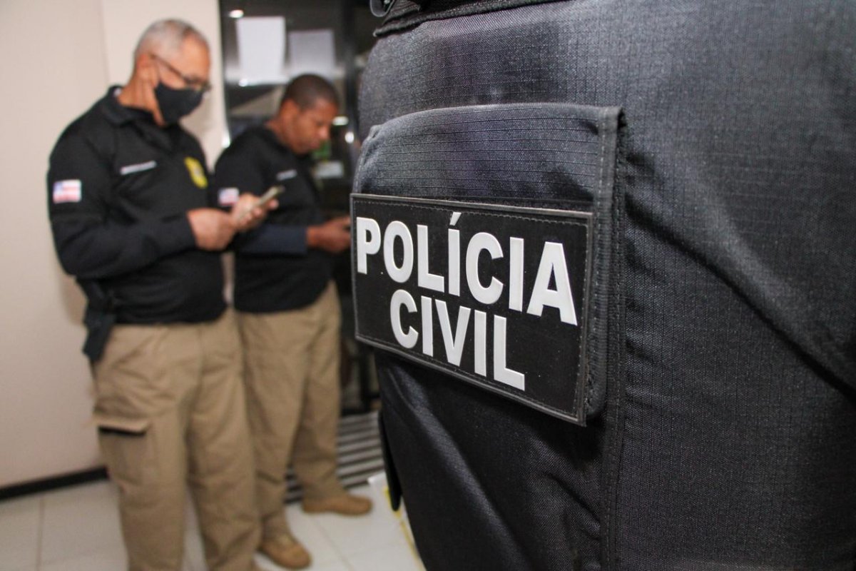 Polícia cumpre mandado de prisão contra suspeito de violência doméstica em Camaçari