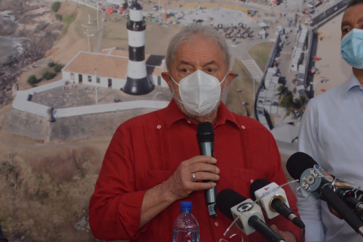 Vídeo: Em evento, Lula agradece a apoiador que ficou preso após agredir manifestante da oposição